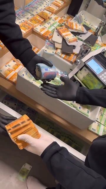 Помощь от Сотрудника #заработок #money #rap смотреть онлайн