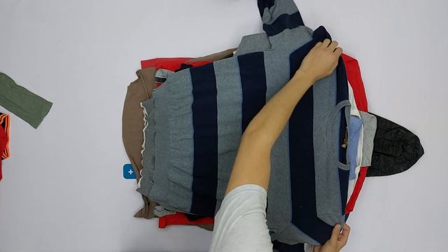 24703 Свитера тонкие мужские (extra) 1 пак 25.5кг 4.6€/кг 97шт смотреть онлайн