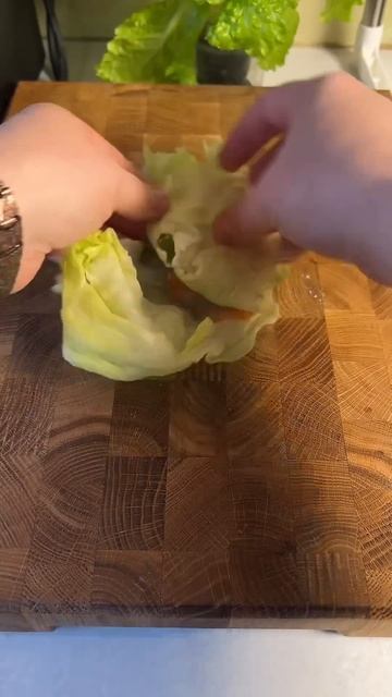 Быстро завернули, вкусно перекусили🍔 с хлебом тоже н смотреть онлайн