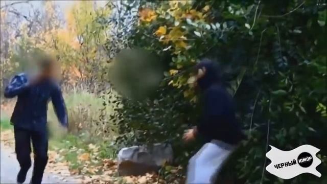 СТРАШНЫЕ ПРИКОЛЫ НАД ЛЮДЬМИ ! ЗОМБИ АТАКЕУ ОСТАНОВКУ/ ВЫПУСК #16 смотреть онлайн