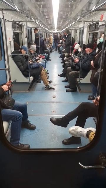 Метро. есть и без масок #shorts смотреть онлайн