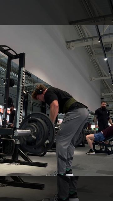 Тяга штанги в наклоне 107,5 кг *8 смотреть онлайн