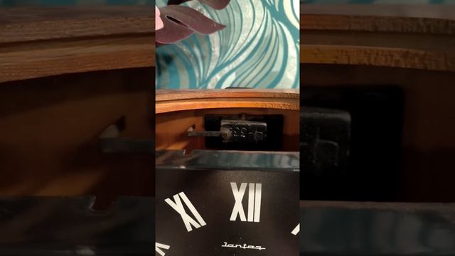 Часы Янтарь с боем. смотреть онлайн