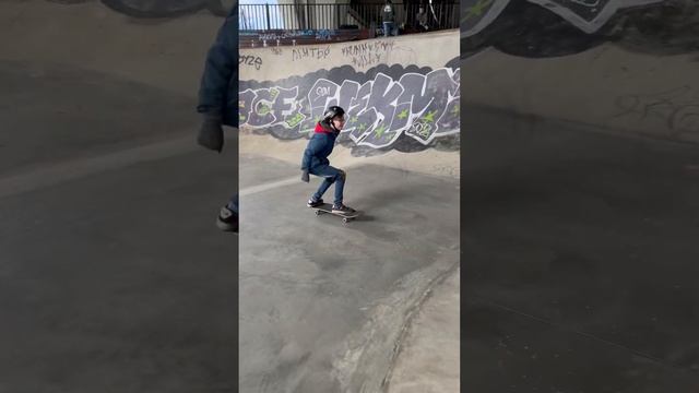 Вертикальный дроп в пул-бассейн, скейтпарк. Тренер по ? смотреть онлайн