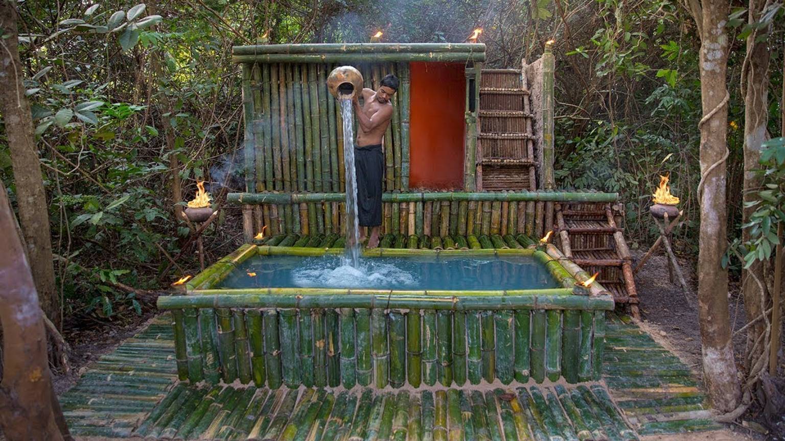 Постройка невероятного мини-бассейна для бамбукового глиняного дома в глубине джунглей! смотреть онлайн