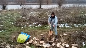 Как рубить дрова колуном | Техника владения топором