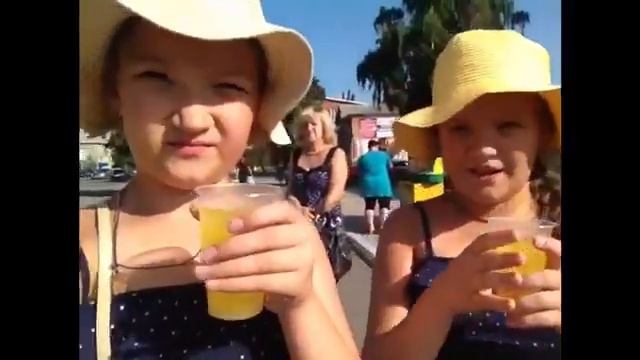 VLOG: Идём в библиотеку, ходим по магазинам, пьём пина ко? смотреть онлайн