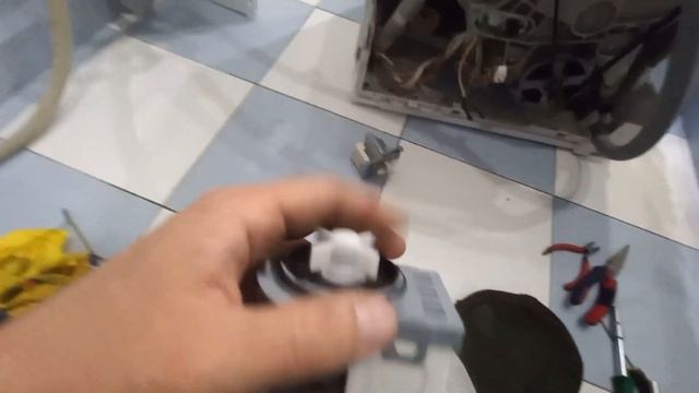 Ошибка Е20 на стиральной машине. Проверка сливного нас? смотреть онлайн