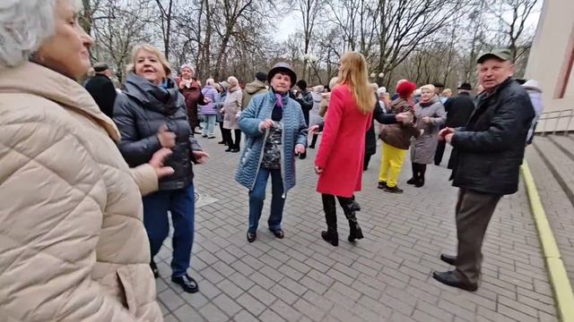 5.04.25г. ... "Три Лилии для Лилии"... звучит на танцполе в Го? смотреть онлайн