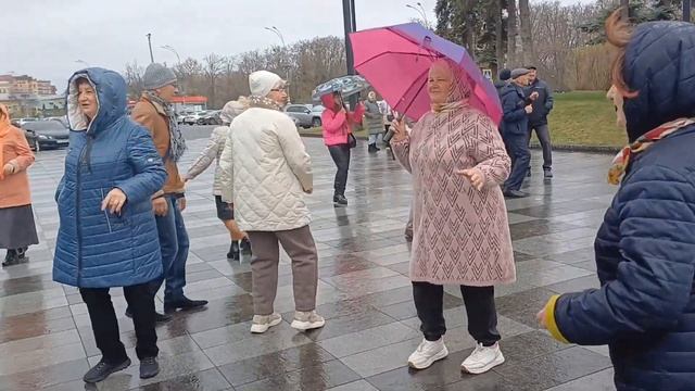 ЗАБЛУДИЛАСЬ ОСЕНЬ СРЕДЬ БЕРЕЗ ДА СОСЕН🌿🎄 ТАНЦЫ🌿🎄 смотреть онлайн