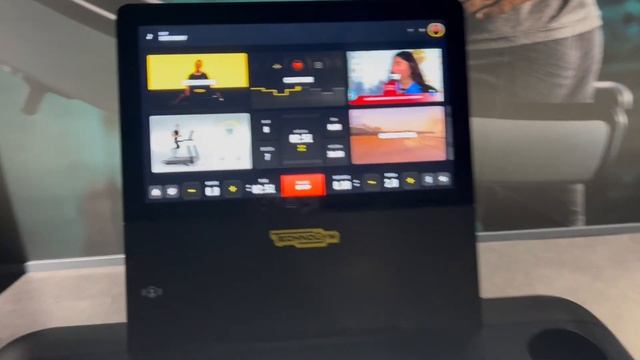 Беговая дорожка Technogym Run Live 5000 (DFKUAQ3) смотреть онлайн