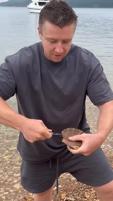 Как во Владивостоке едят устрицы 🦪 смотреть онлайн