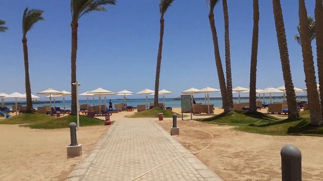 Дорога на пляж. Отель Пикальбатрос Лагуна Виста Шарм-Э смотреть онлайн