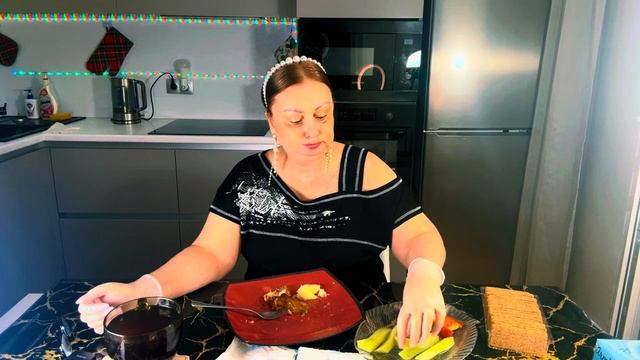 Рябой Халк собрался в путешествие_взял с собоЮ Саквояж, корзину, картину, картонку и Фофку_собачонку смотреть онлайн