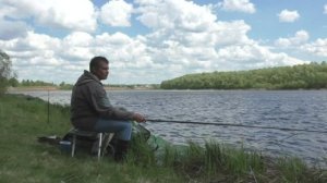 ЛОВЛЯ ПЛОТВЫ НА ПОПЛАВОК НА ТЕЧЕНИИ. КРУПНАЯ ГУСТЕРА НЕ ДАЕТ ПРОХОДУ