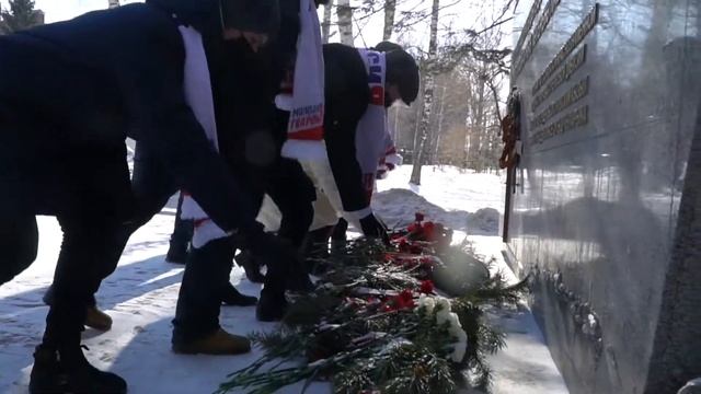 Возложение цветов в рамках акции "Защитим память геро? смотреть онлайн