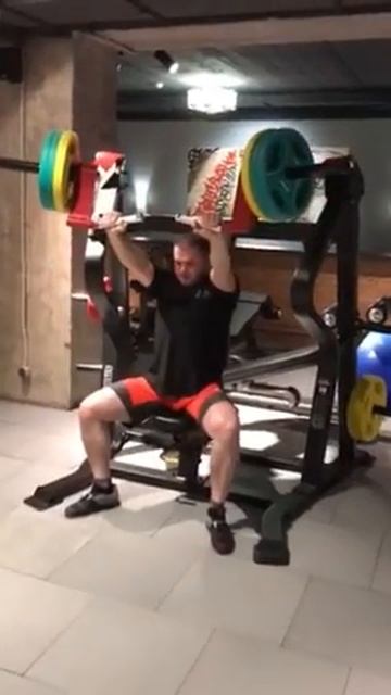 Жим в тренажере под углом вверх смотреть онлайн