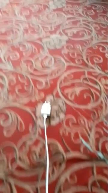 У меня есть умная зарядка который сам ищет Розетку смотреть онлайн