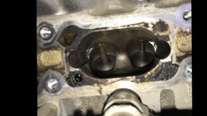 Двигатель начал есть масло, но дыма из выхлопной нет. О