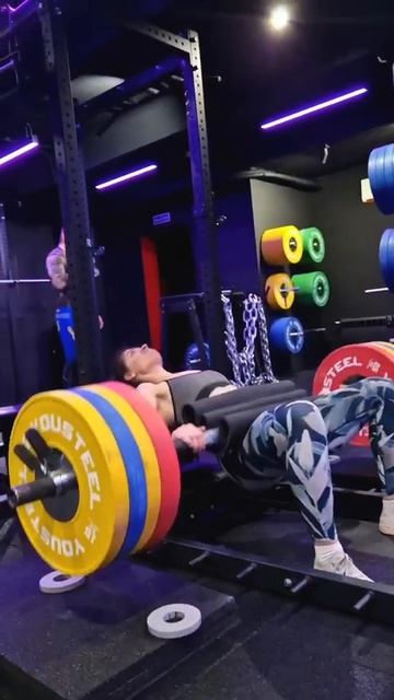 Ягодичный мост 170 килограмм на разы💪 смотреть онлайн