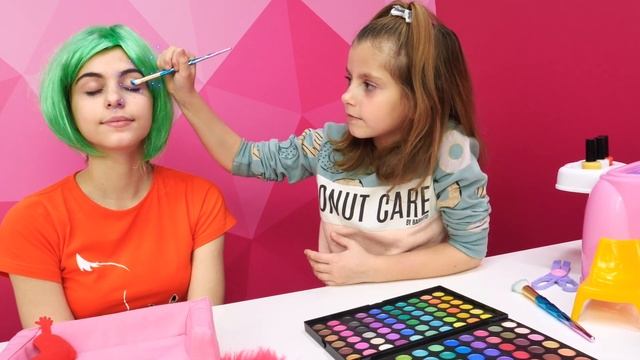 Смешные видео - Как стать Леди Баг? - Игры одевалки и макияж для девочек. Видео для детей смотреть онлайн