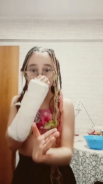 делаем косички, через 2 дня снимать гипс! "это был сок!" смотреть онлайн