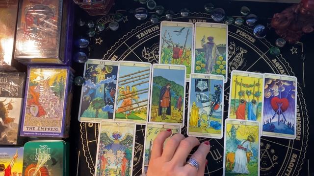 💖Таро-прогноз для РЫБ на МАРТ месяц 2025 года смотреть онлайн