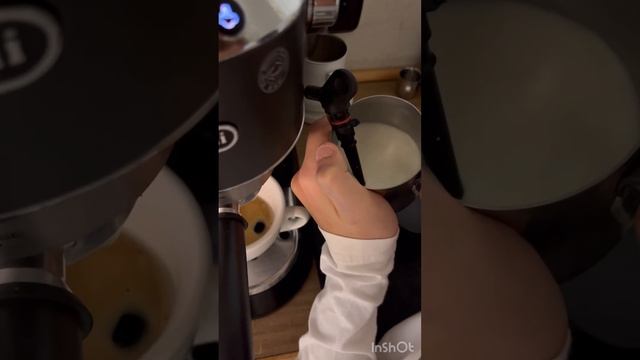 Полный процесс приготовления капучино .😘😁￼ смотреть онлайн