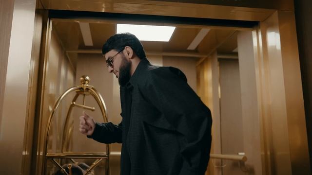 Ислам Итляшев - Девочка влюблена (Премьера клипа 2025)