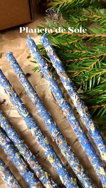 Синяя свеча с лавандой и эфирным маслом сосны. смотреть онлайн