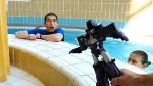 Школа героев Акватим - Олимпиада с Чиби Леди Баг! Игрушки в видео про игры в бассейне