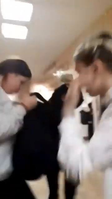 ЯРЫЕ ФАНАТКИ НАПАЛИ НА ТИМУРА ГЛЕНТА!!!!!!!!! #а4 #mrbeast #шко смотреть онлайн