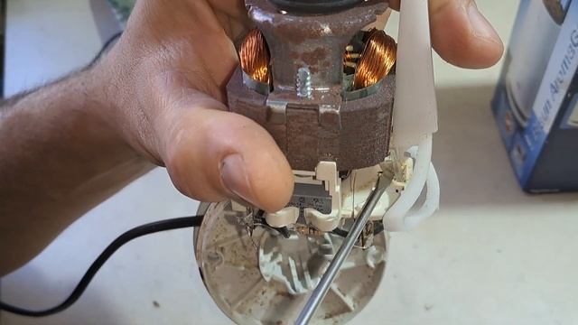 Кофемолка BRAUN KSM 2 не включается - ремонт. смотреть онлайн
