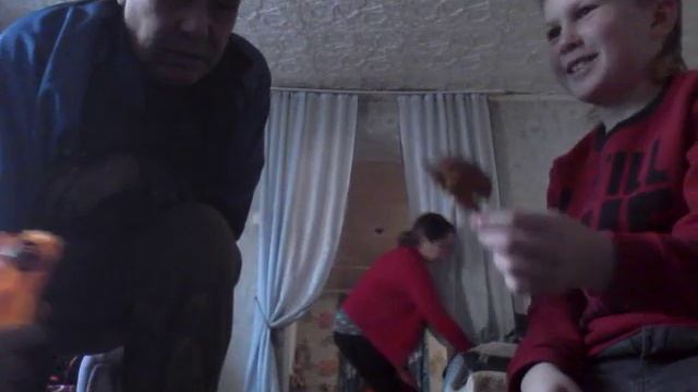 Я распаковал коробку с октимуса прайма и бамблбл и глемлака смотреть онлайн