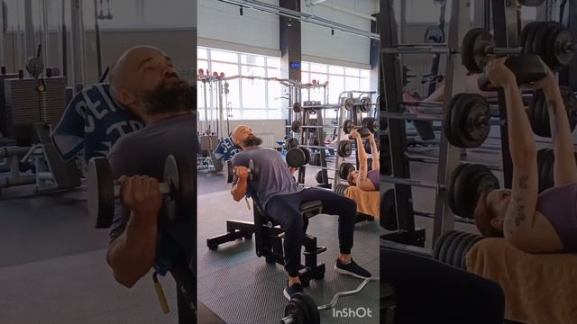 Подъём штанги EZ на бицепс. Сгибание рук на наклонной с? смотреть онлайн