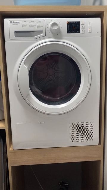 Сушильная машина Hotpoint Ariston-NT-CM10-7B-RU. Во время ра... смотреть онлайн
