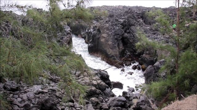Реюньон. Берег застывшей лавы - Le Gouffre de L`Etang Sale. смотреть онлайн