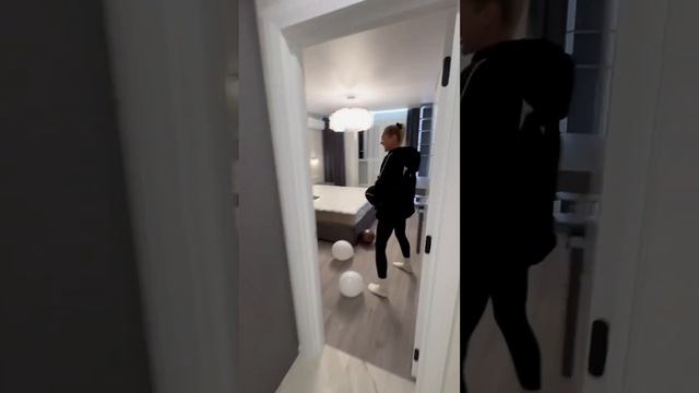 Счастливые клиенты принимают квартиру🥳 смотреть онлайн