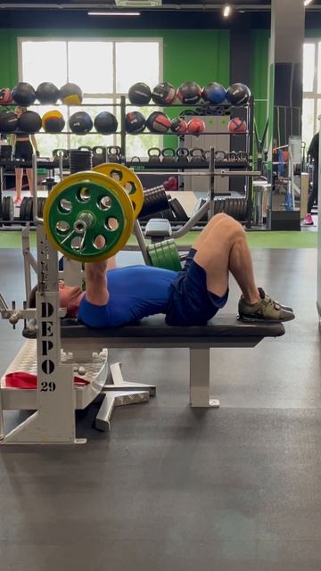 Жим лёжа ноги на лавке : 90*5@80 пауза на груди смотреть онлайн
