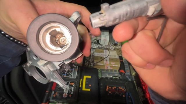 Зняти личинку (серцевину) замка запалювання Opel Astra H смотреть онлайн