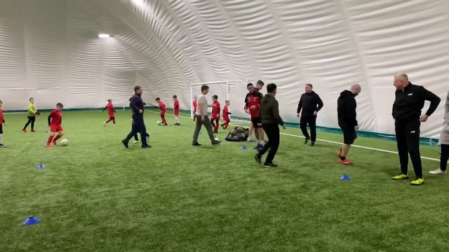 Футбол. ФК Звезда команда 2012г. Новогодний матч 2021-2022г.г. Родители против детей.