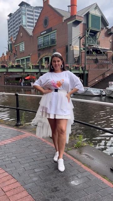 Что б руки не как грабли !Skirt https://amzn.to/3DpxukG#поза #позиров смотреть онлайн