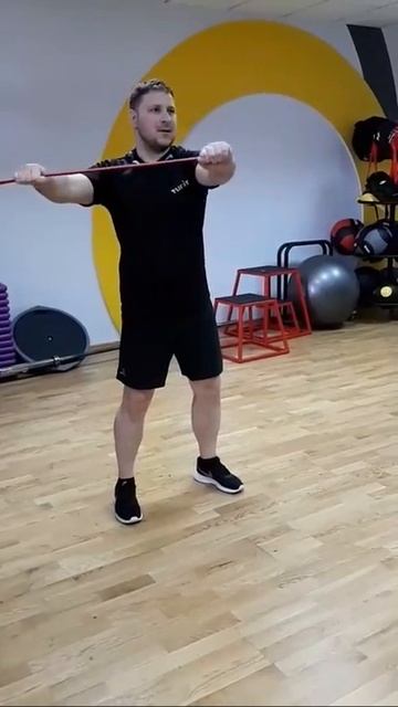 Повороты с резинкой. Мышцы кора. смотреть онлайн