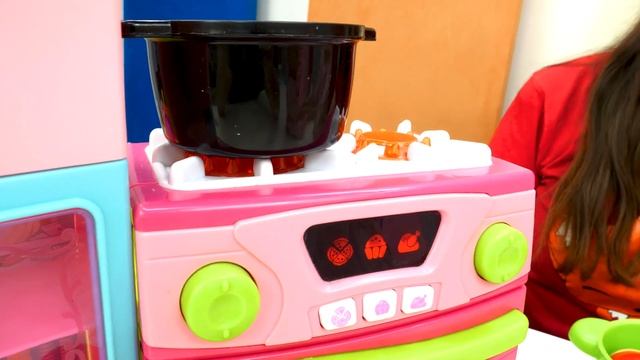 Видео куклы - Как успокоить Беби Бон Эмили? - Игры для девочек Как Мама. Видео игрушки Baby Born смотреть онлайн