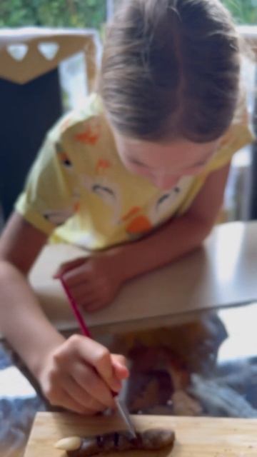 Ева и Лёва готовят Пальцы ведьмы рецепт в описании #хэллоуин #семейныйканал #семейныйвлог