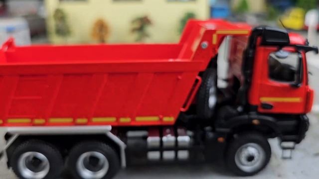 КАМАЗ 65952 масштабная модель 1/43. Впечатляющая точность смотреть онлайн