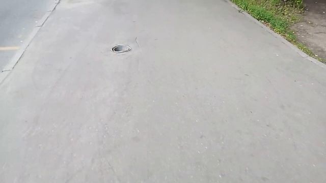 в Москве появились ямы ловушки . как легко сломать ног смотреть онлайн