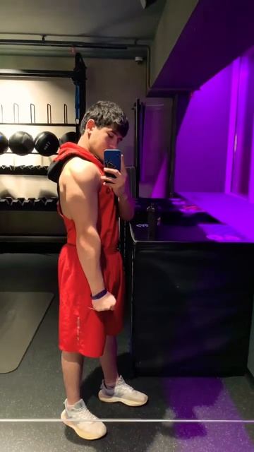 @TIGIR 18 вес 70 кг жду ответа мужикий @HanmaMalik @AniZoro смотреть онлайн