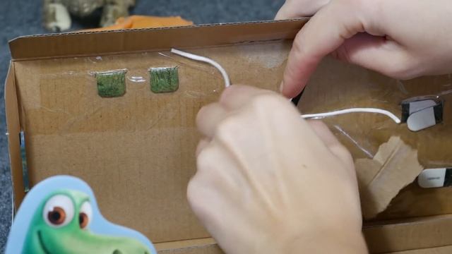 Распаковка иггрушки Хороший Динозавр Рамси - The Good Dinosaur Ramsey смотреть онлайн