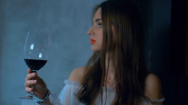 Жена сразу поняла, что у мужа есть другая, когда увидел смотреть онлайн